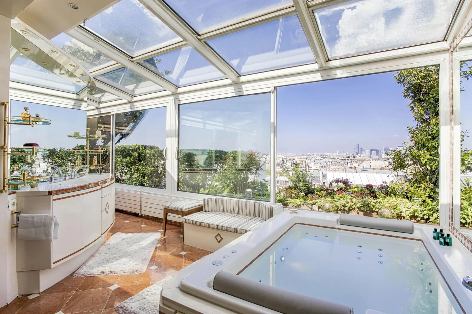 Apartament cu 5 dormitoare cu jacuzzi, pentru 9 persoane, fotografia 12