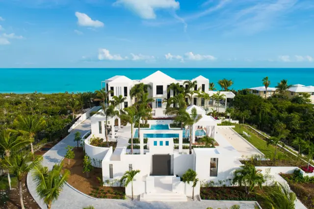 7 nopți la 12-Bedroom Villa Sleeping 24, Providenciales