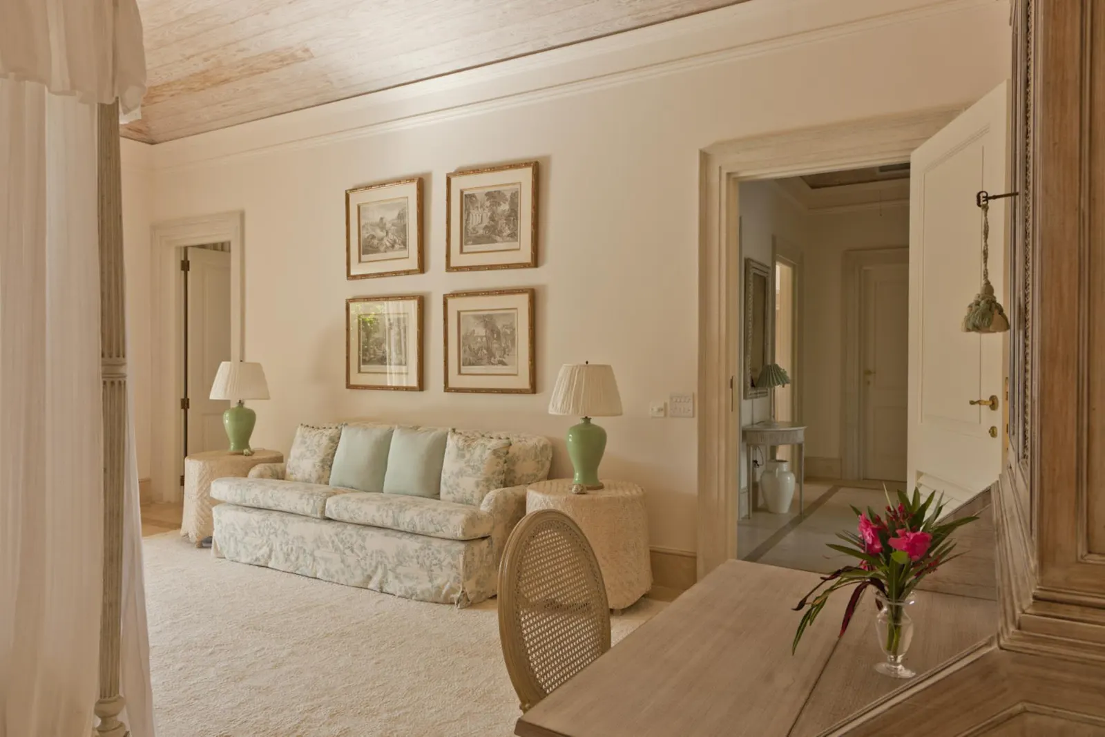 6-Bed Villa with Swimming pool, Dovers, photo 17