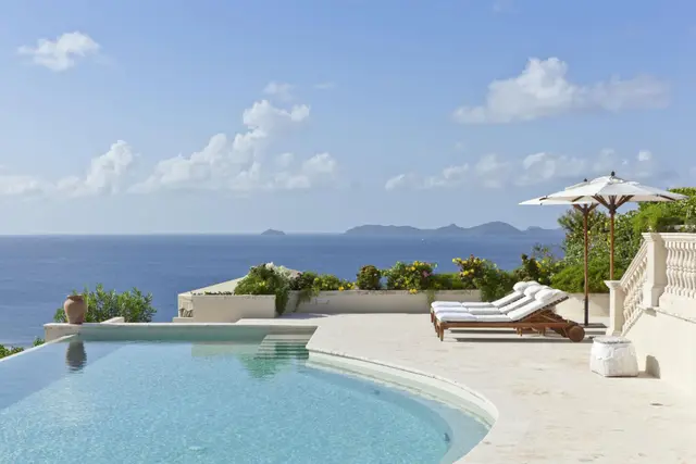 6-Bed Villa with Swimming pool, Dovers