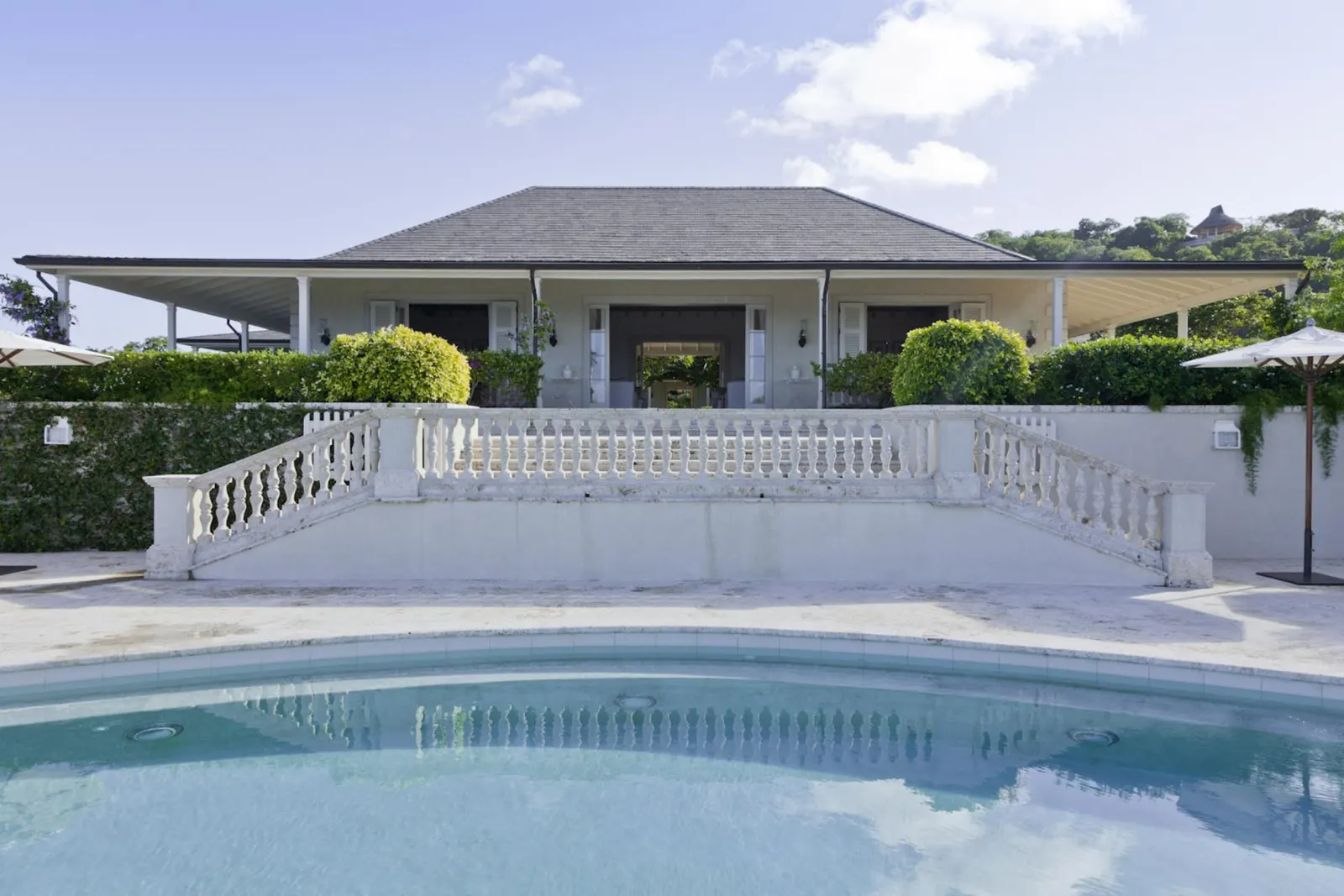 6-Bed Villa with Swimming pool, Dovers, photo 2