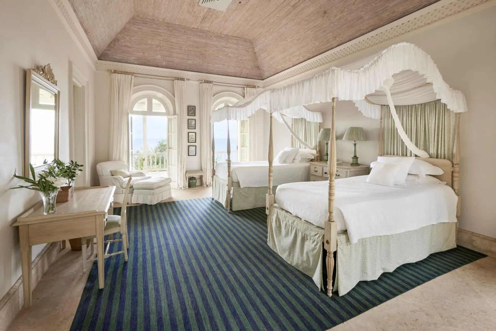 6-Bed Villa with Swimming pool, Dovers, photo 21