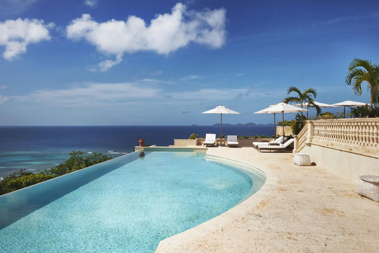 6-Bed Villa with Swimming pool, Dovers, photo 3