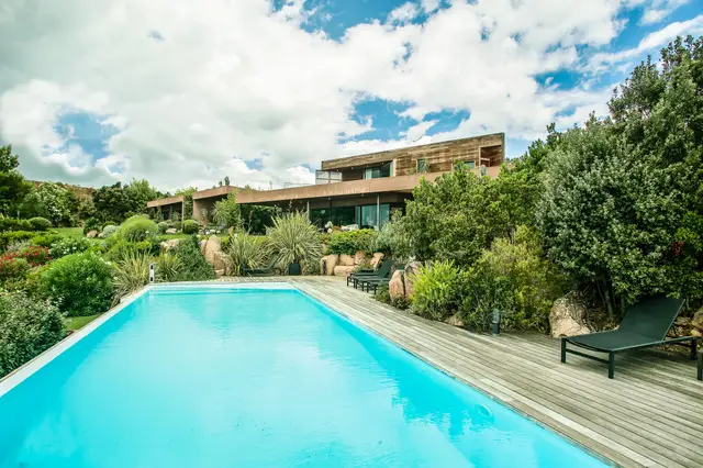Vilă cu piscină încălzită și vedere la munte în Porto-Vecchio