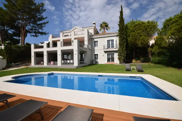 Vilă cu piscină în Marbella