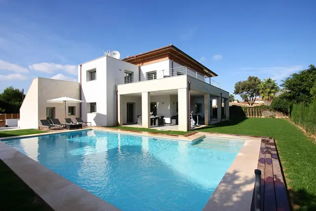 5-Bed Villa with Heated pool, Pollença