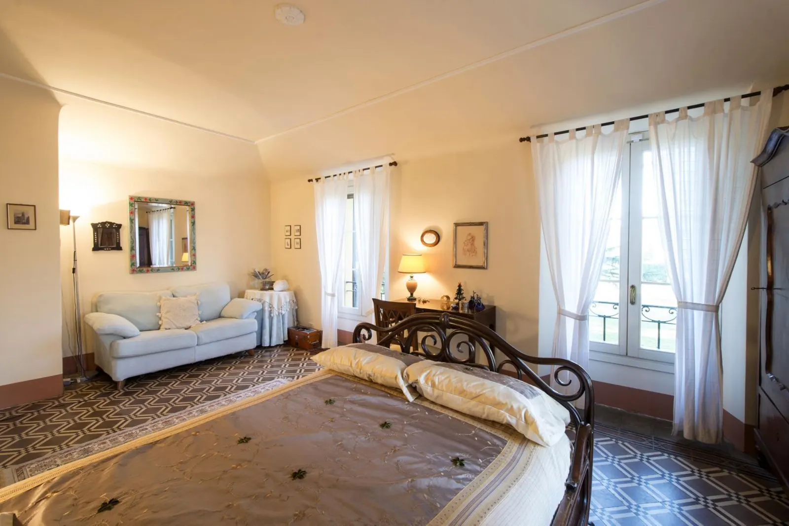 9-Bedroom Villa Sleeping 18, Annone di Brianza, photo 23