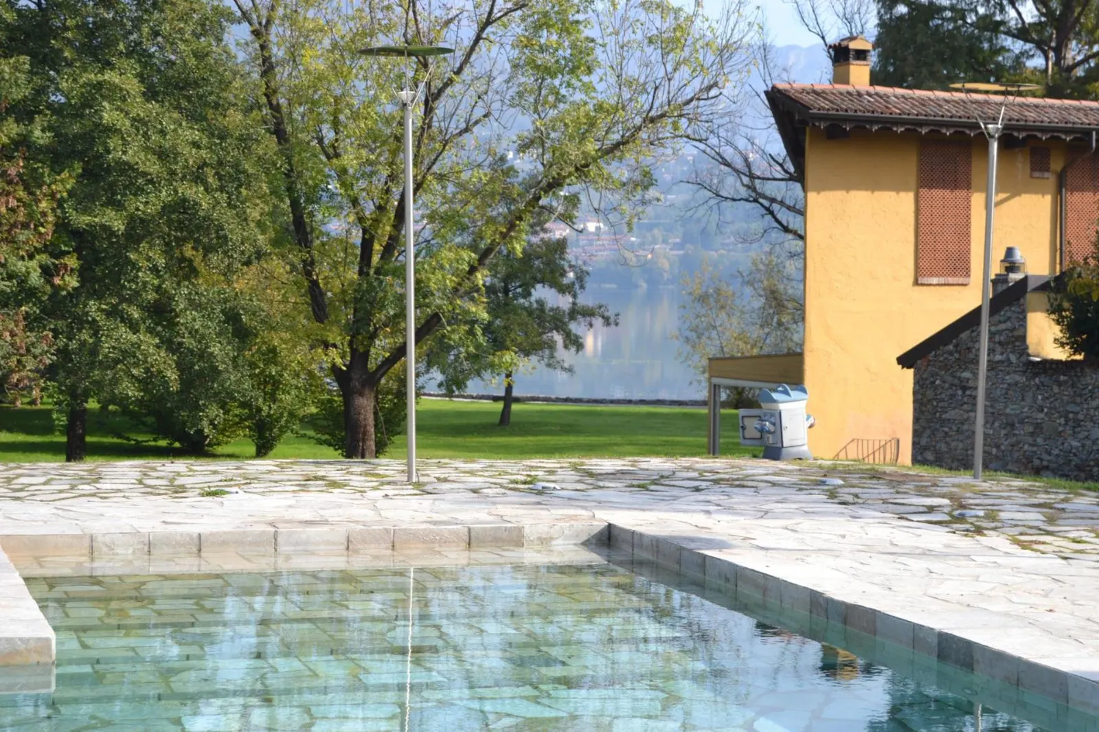 9-Bedroom Villa Sleeping 18, Annone di Brianza, photo 4