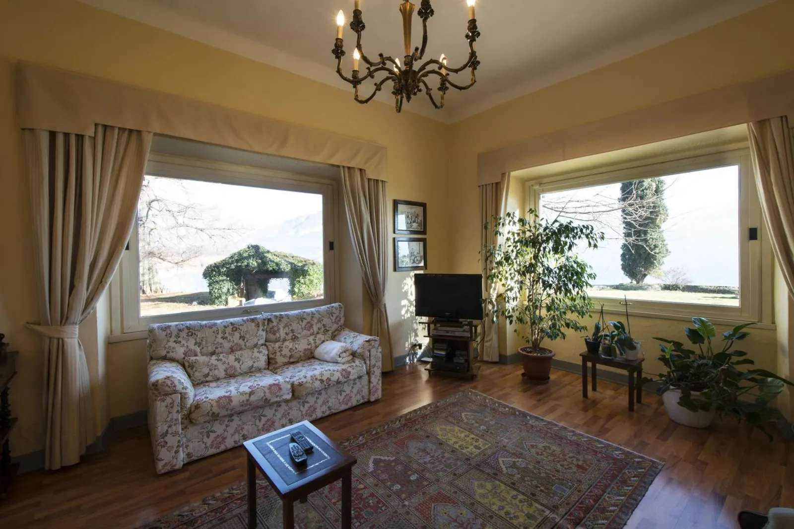 9-Bedroom Villa Sleeping 18, Annone di Brianza, photo 14