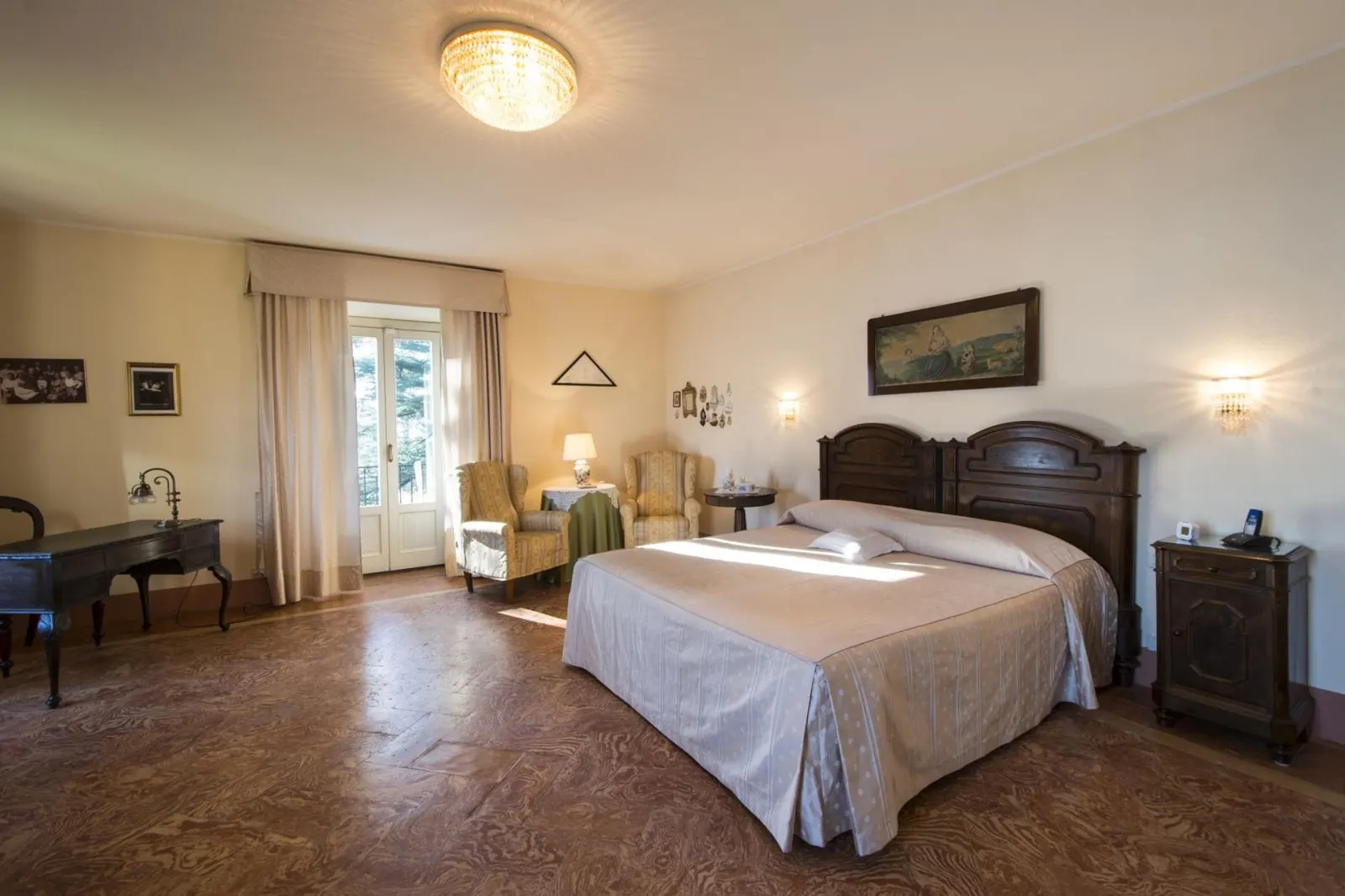 9-Bedroom Villa Sleeping 18, Annone di Brianza, photo 21