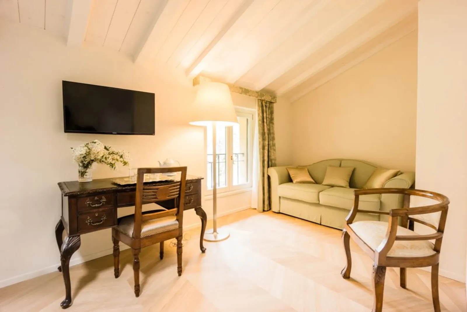 9-Bedroom Villa Sleeping 18, Annone di Brianza, photo 30