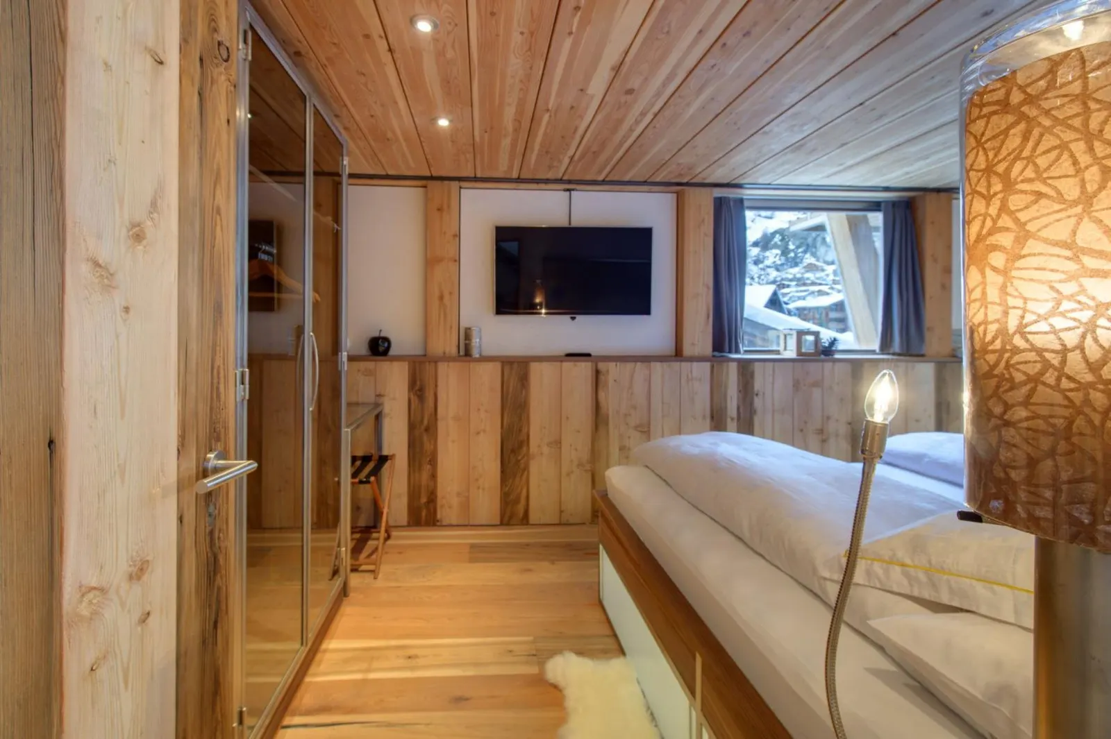 Chalet cu jacuzzi și vedere la munte în Zermatt, fotografia 12