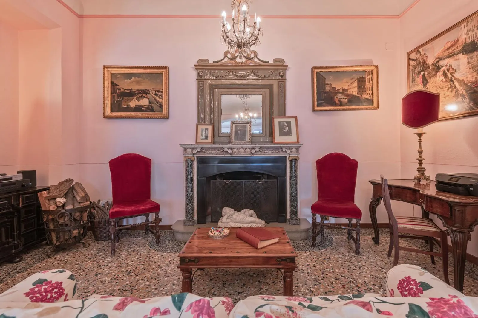 7 nopți la 10-Bedroom Villa Sleeping 20, San Siro, fotografia 11