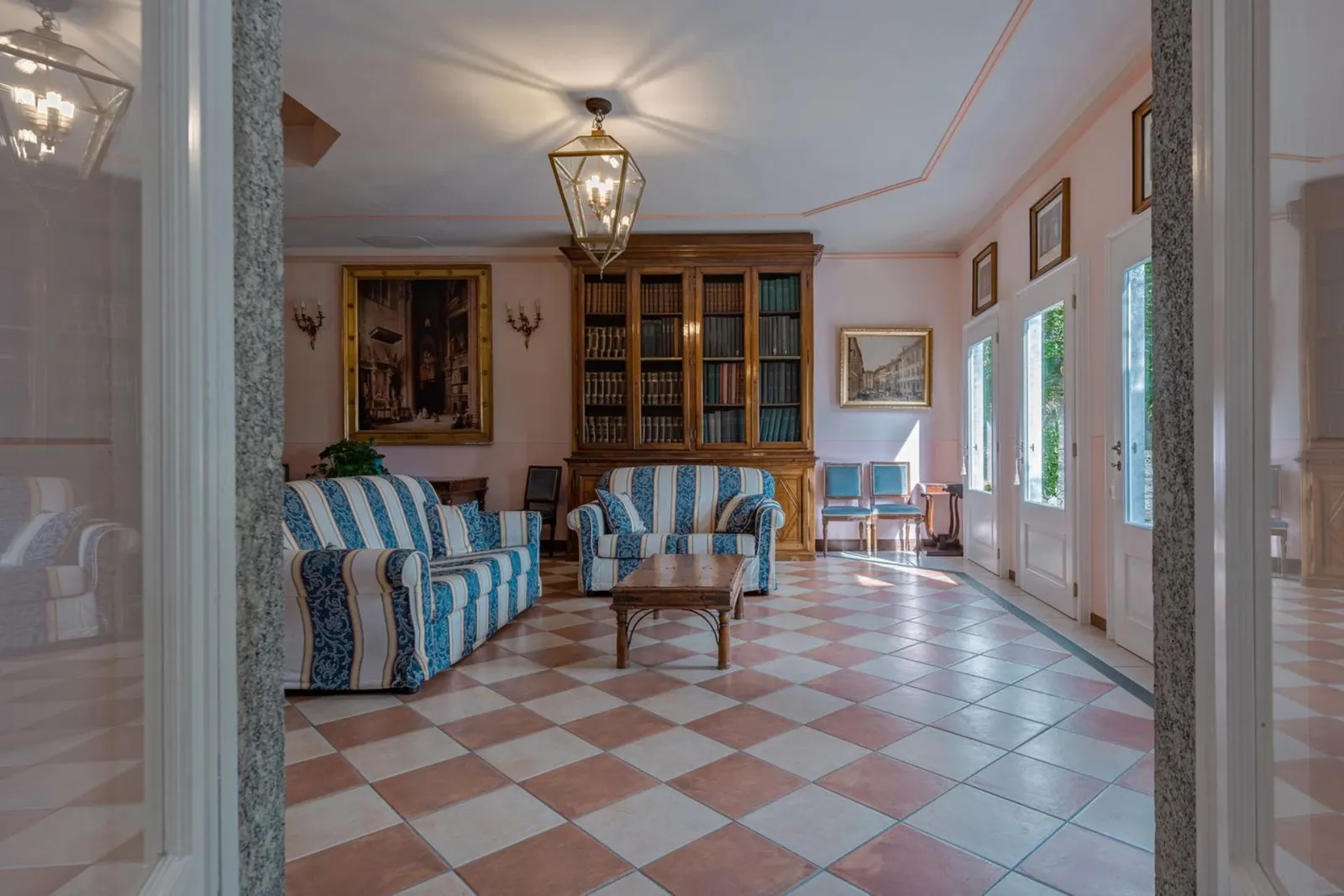 7 nopți la 10-Bedroom Villa Sleeping 20, San Siro, fotografia 10