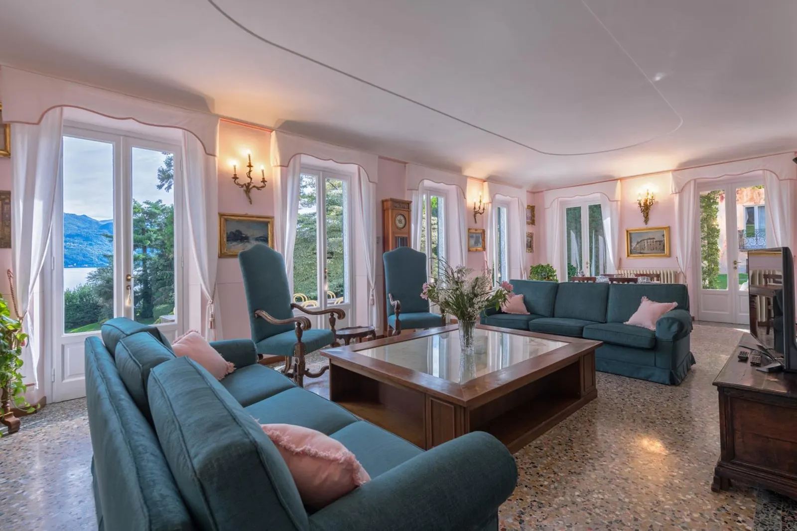 7 nopți la 10-Bedroom Villa Sleeping 20, San Siro, fotografia 9