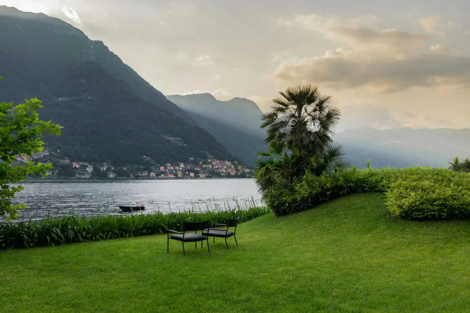 7 nopți la 6-Bedroom Villa Sleeping 12, Pognana Lario, fotografia 4