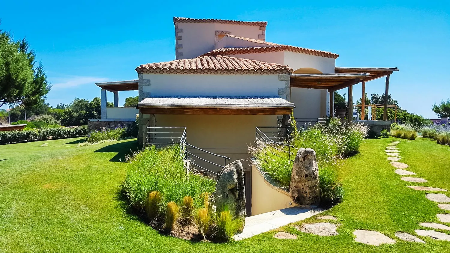 Vilă cu 6 dormitoare și piscină, Poltu Quatu, fotografia 21