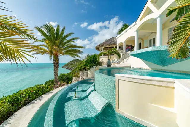 Proprietate cu 17 dormitoare și piscină încălzită, Providenciales, Caraibe