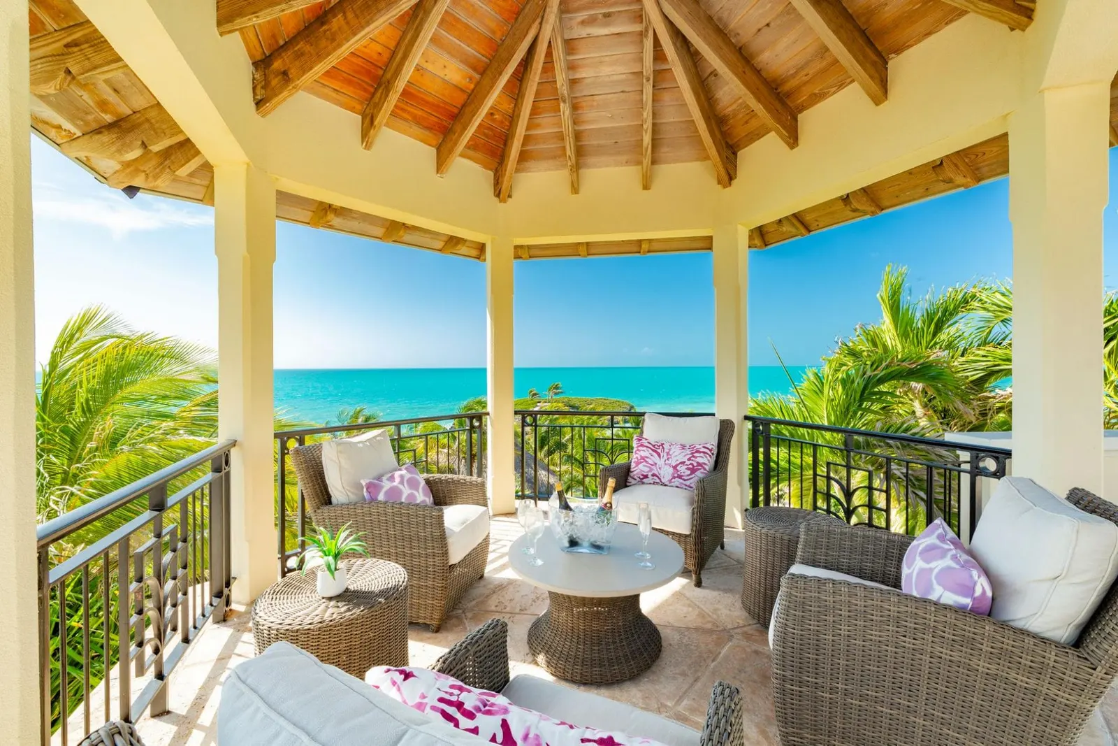 Proprietate cu 17 dormitoare și piscină încălzită, Providenciales, Caraibe, fotografia 11