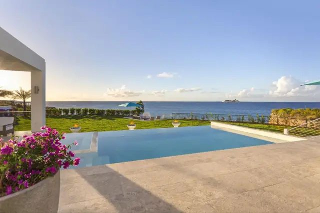 Vilă cu piscină încălzită și vedere la mare în Anguilla