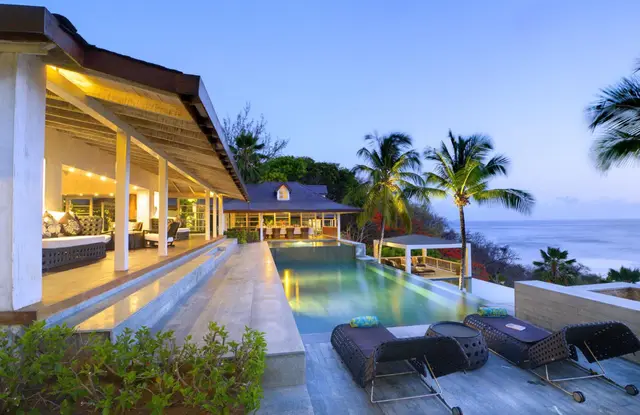 Villa with Swimming pool in Dovers