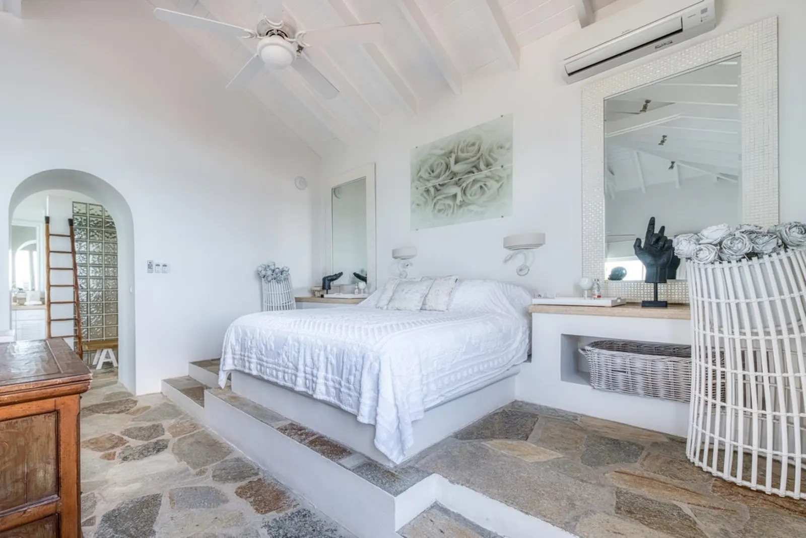7 nopți la 6-Bedroom Villa in Les Terres Basses, fotografia 5