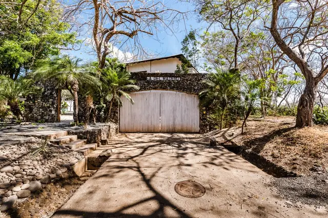 7-Bedroom Villa with Swimming pool, Sleeps 17