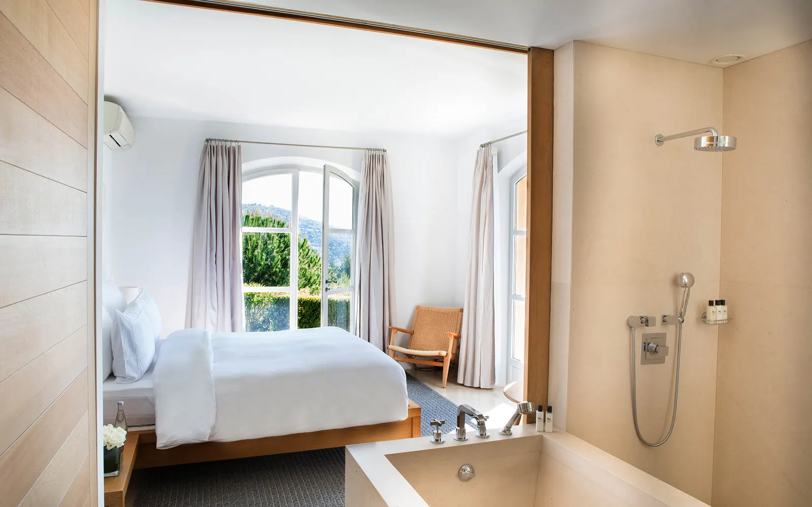 Vilă cu piscină încălzită și spa în Ramatuelle, fotografia 11