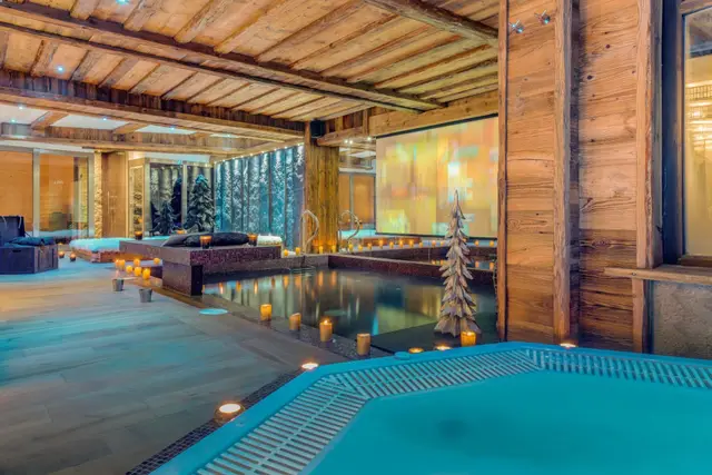 Chalet cu 6 dormitoare și piscină, capacitate 12 persoane