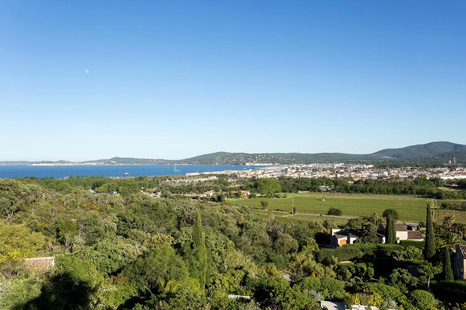 Vilă cu piscină încălzită în Grimaud, fotografia 33