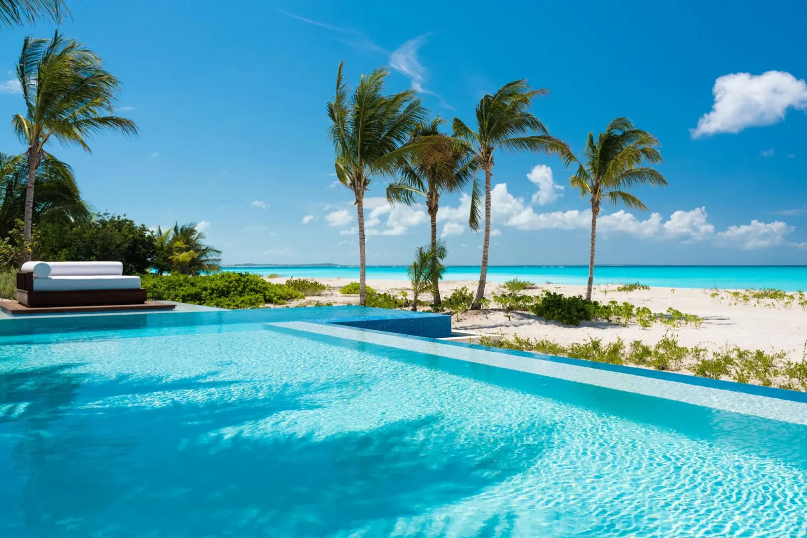 Vilă cu 11 dormitoare și piscină încălzită, Providenciales, fotografia 3