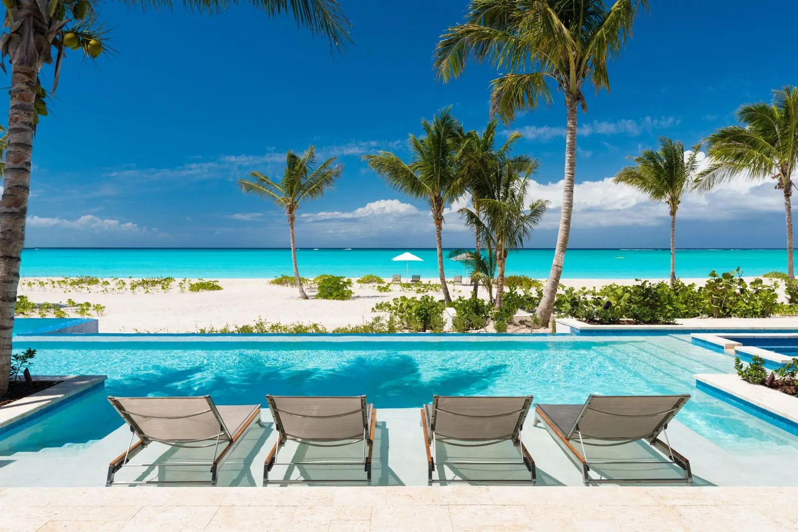 Vilă cu 11 dormitoare și piscină încălzită, Providenciales, fotografia 2