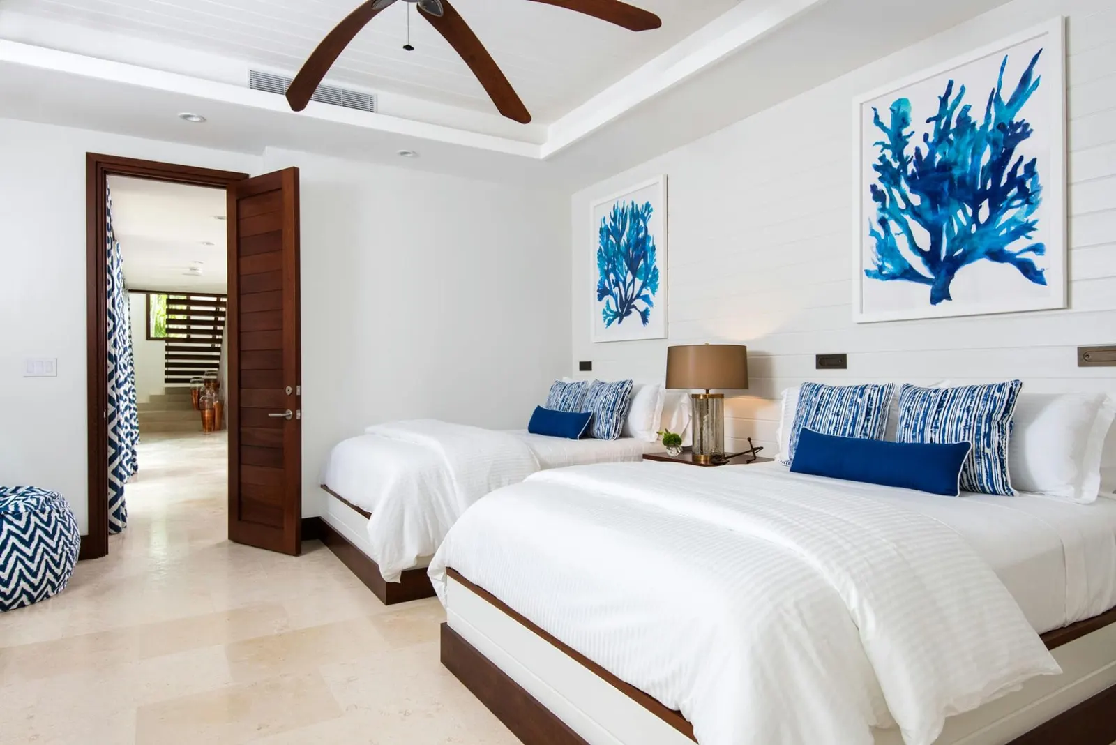 Vilă cu 11 dormitoare și piscină încălzită, Providenciales, fotografia 13