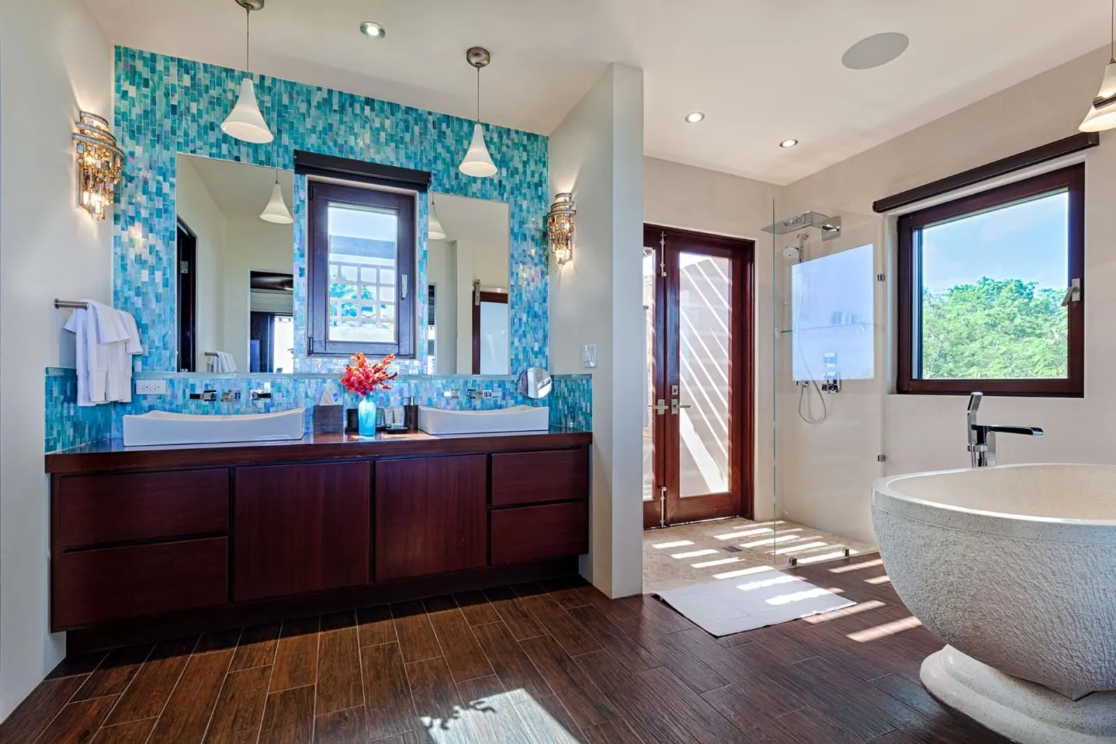 Vilă cu 9 dormitoare și piscină încălzită, Long Bay Village, fotografia 23