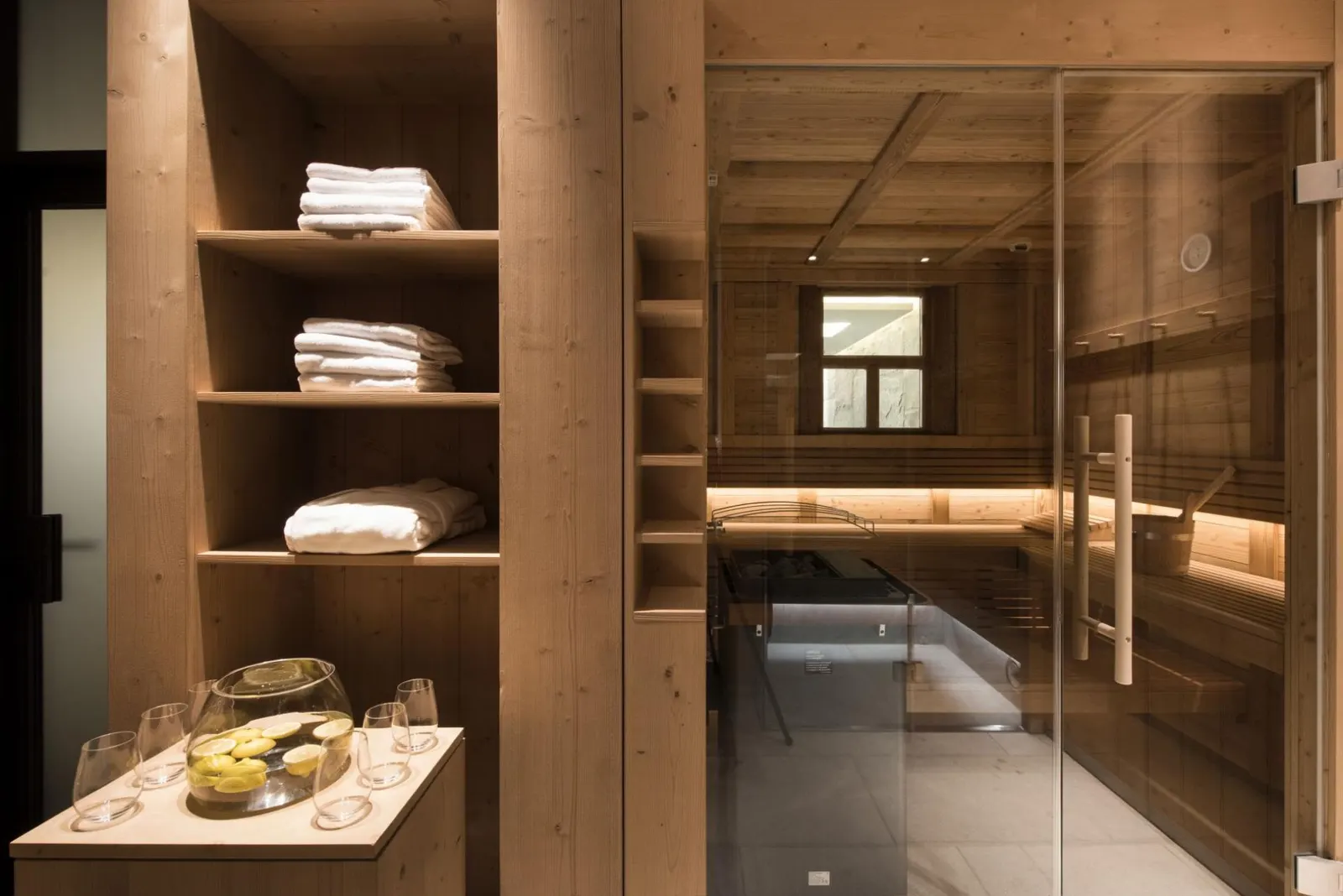 Chalet cu piscină încălzită în Lech, fotografia 26