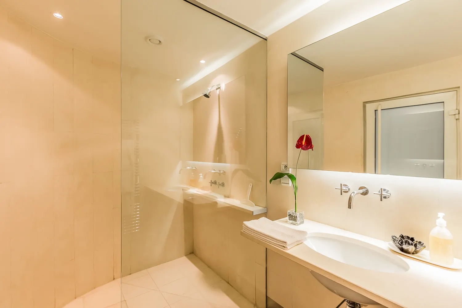 Apartament cu saună și spa în Paris, fotografia 37