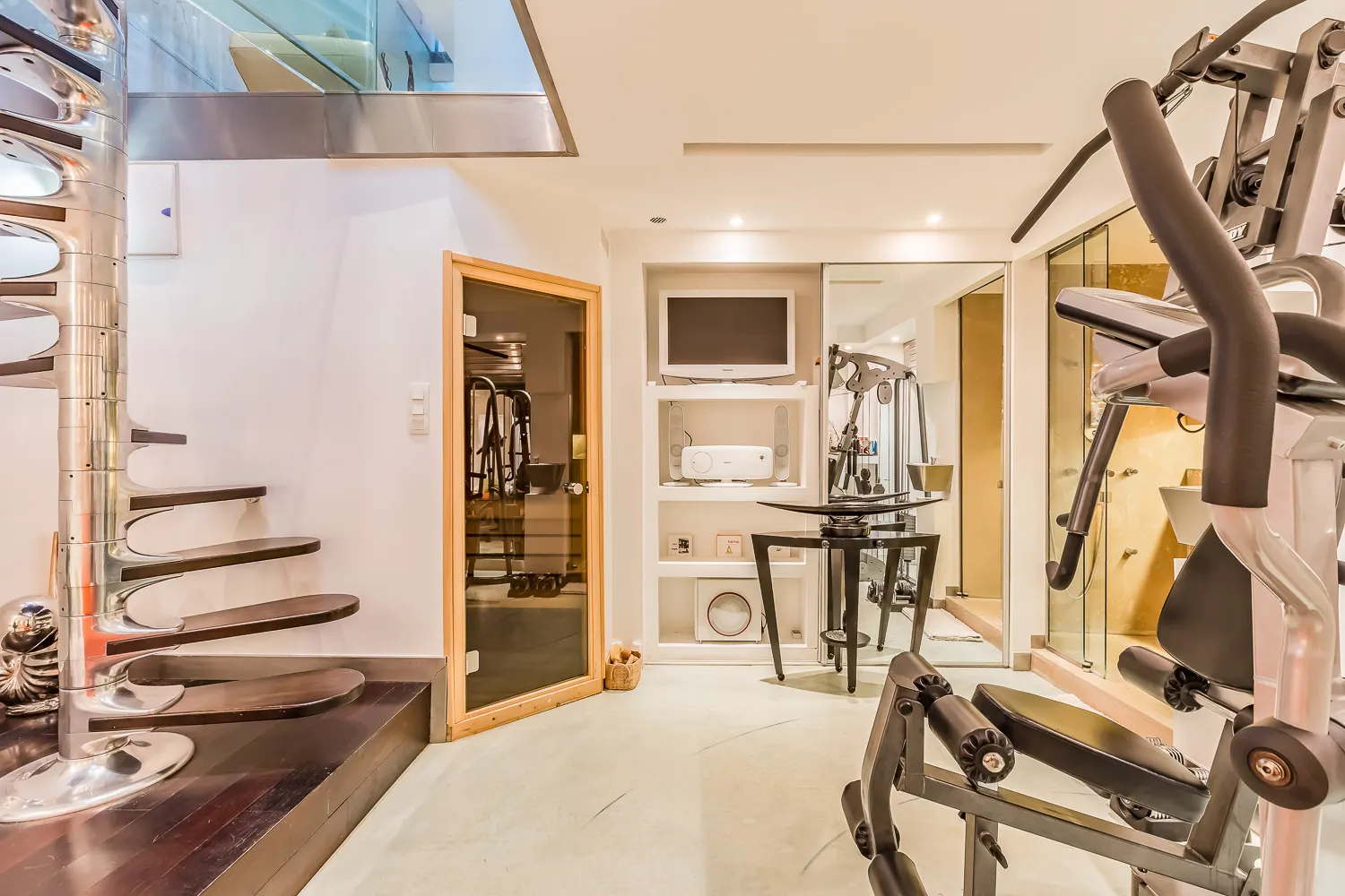 Apartament cu saună și spa în Paris, fotografia 36