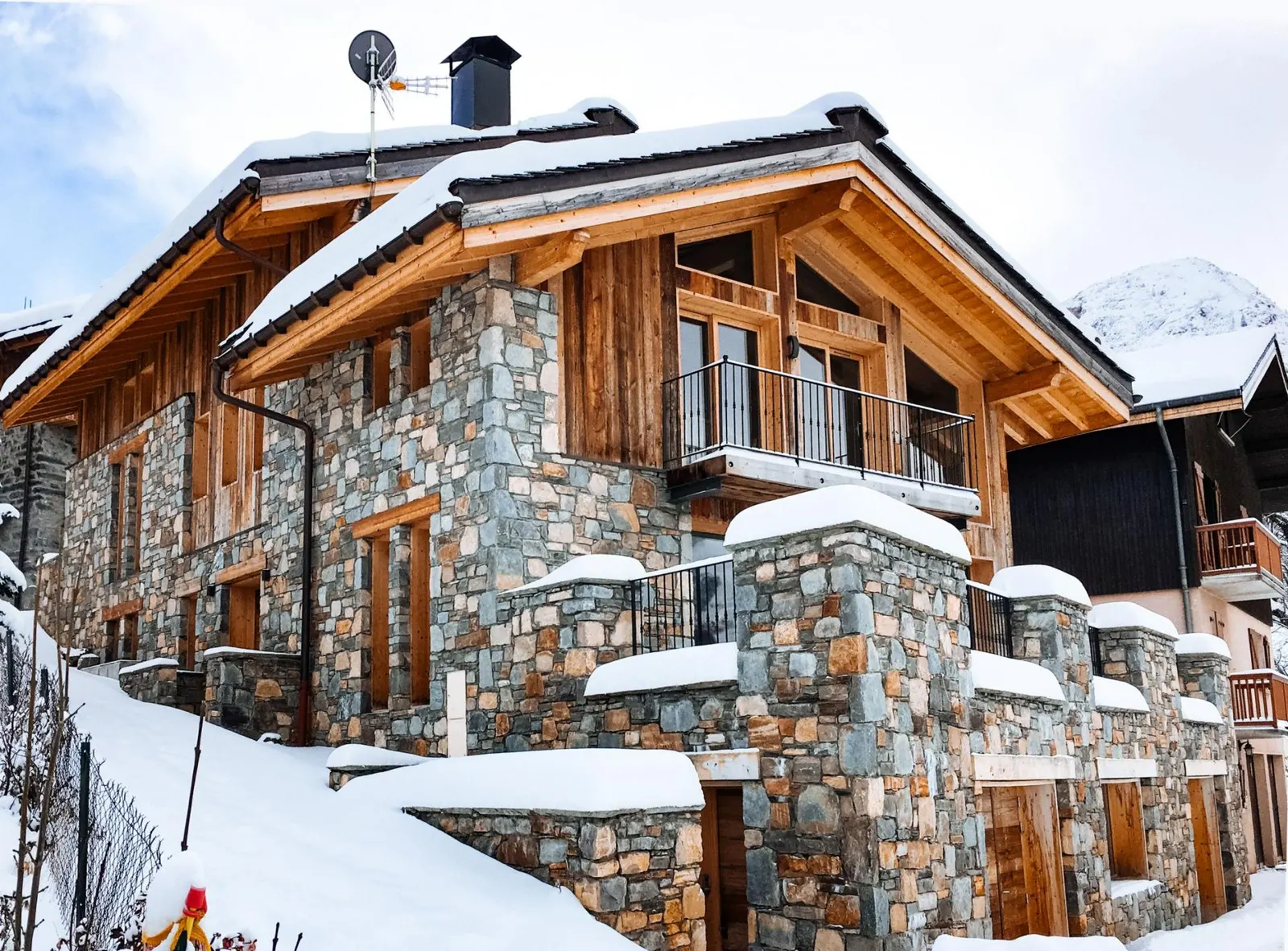Chalet cu 4 dormitoare și piscină, capacitate 10 persoane, fotografia 3