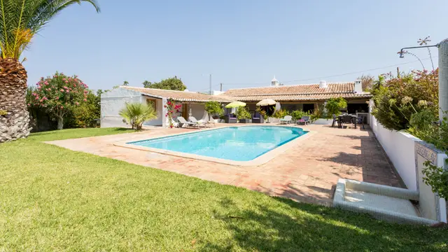 7 nopți la Villa for 8 Guests in Guia, fotografia 5