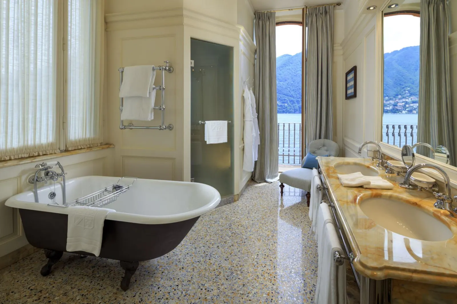 Vilă pentru 8 persoane în Rovenna, fotografia 18