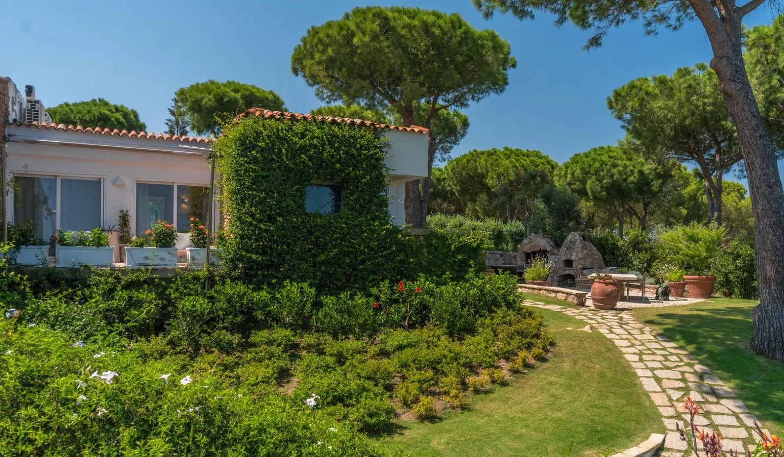 7 nopți la 8-Bedroom Villa with Heated pool, Santu Diadòru/San Teodoro, Sardinia, fotografia 9