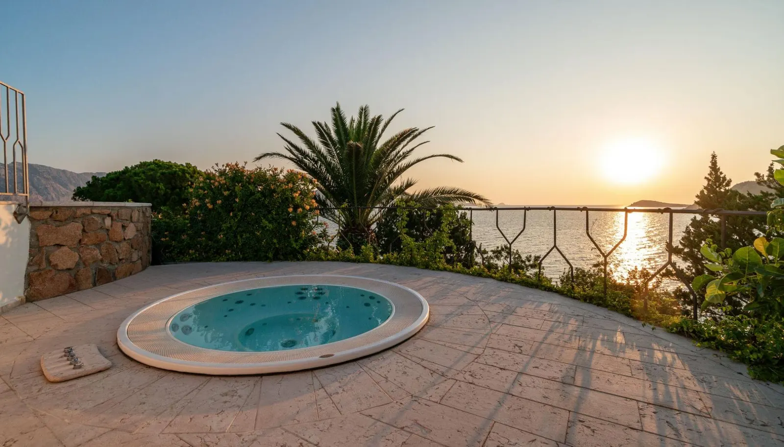 7 nopți la 8-Bedroom Villa with Heated pool, Santu Diadòru/San Teodoro, Sardinia, fotografia 5