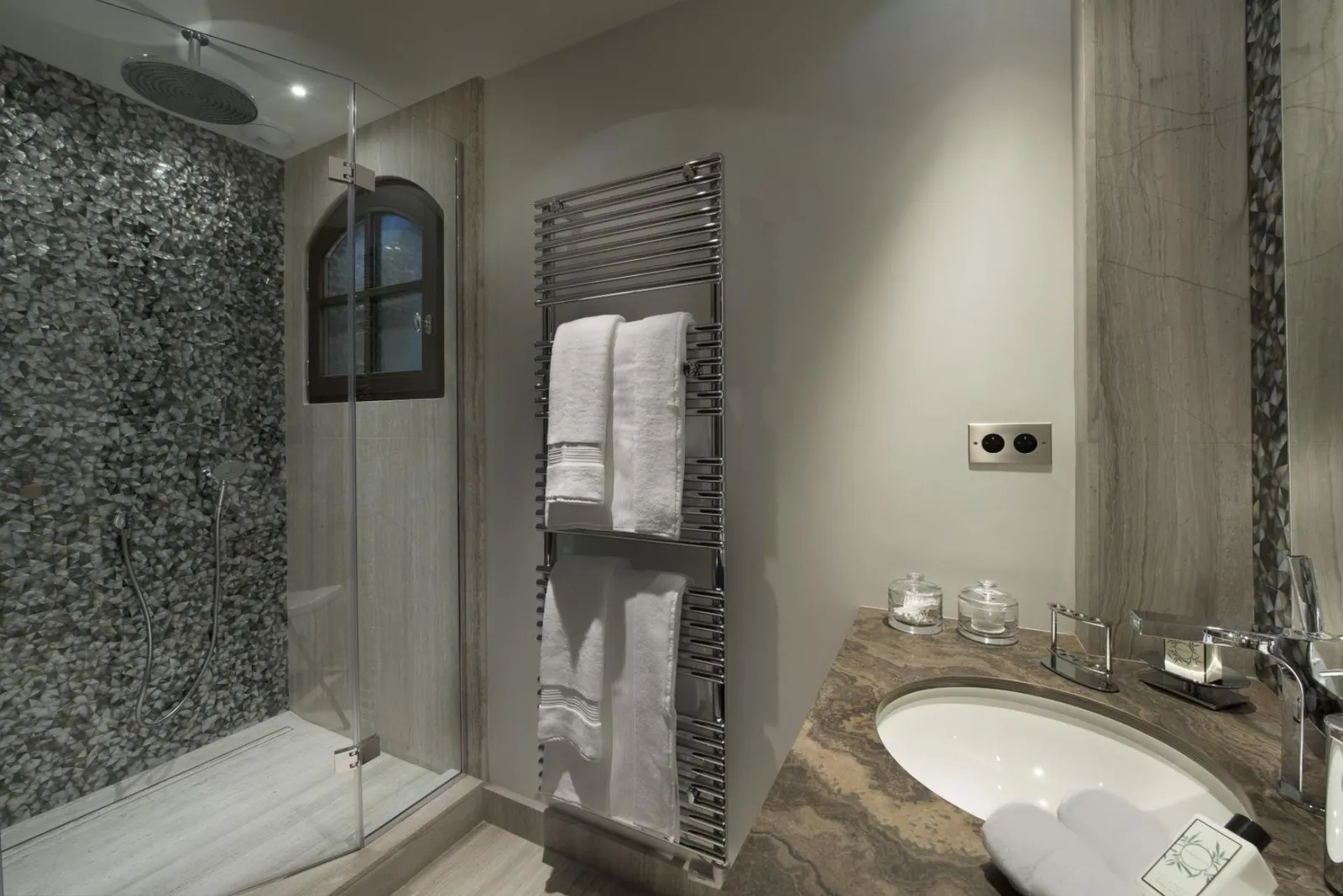 Chalet cu piscină încălzită și jacuzzi în Courchevel, fotografia 24