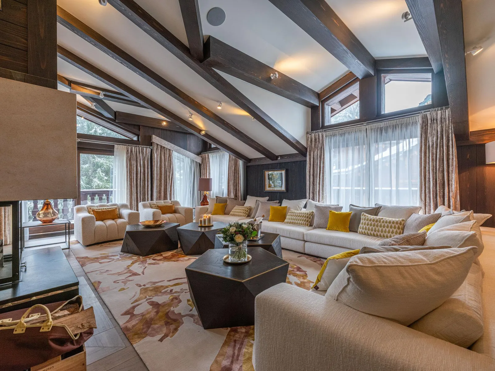 Chalet cu piscină încălzită și jacuzzi în Courchevel, fotografia 4