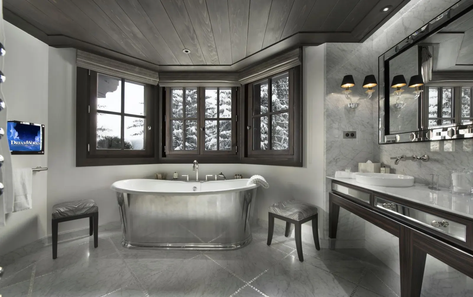 Chalet cu piscină încălzită și jacuzzi în Courchevel, fotografia 21
