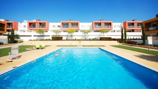 9 nopți la 2-Bedroom Apartment with Swimming pool, Guia, Faro