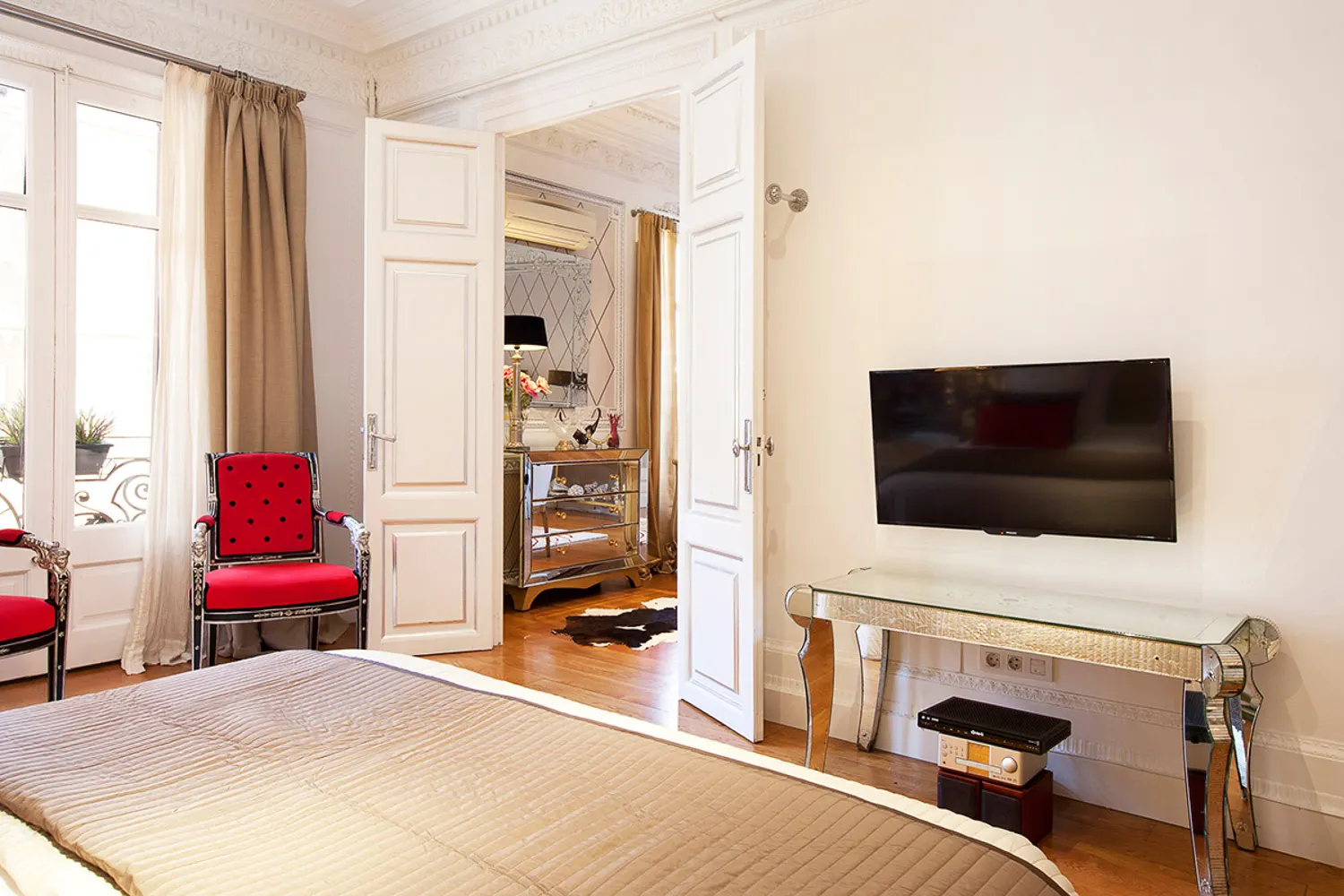 3-Bedroom Villa Sleeping 7, Barcelona, photo 9