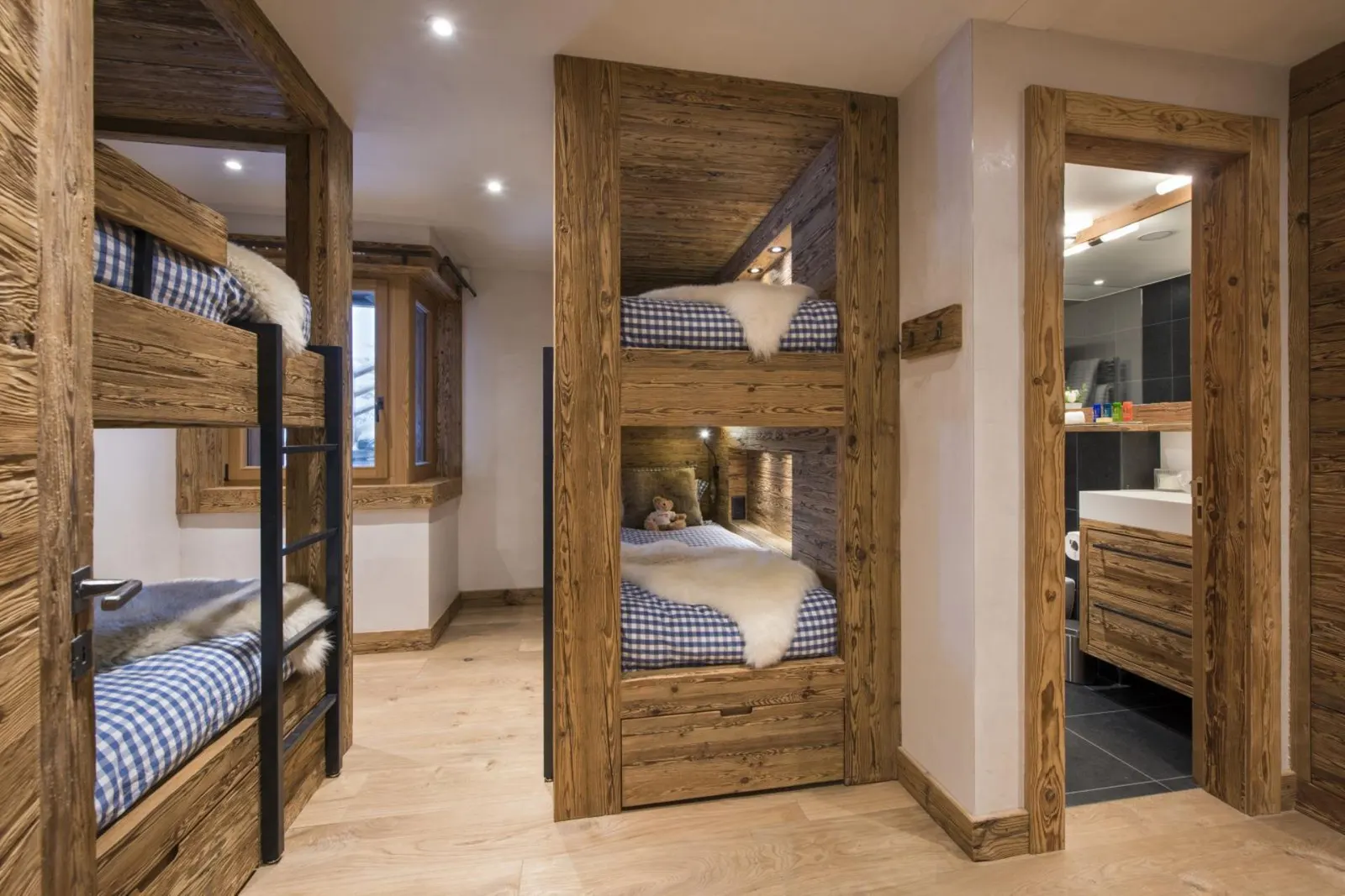 4-Bedroom Chalet with Heated pool, Sleeps 8, fotografia 13
