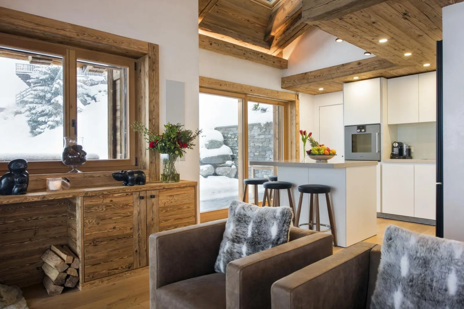 4-Bedroom Chalet with Heated pool, Sleeps 8, fotografia 7