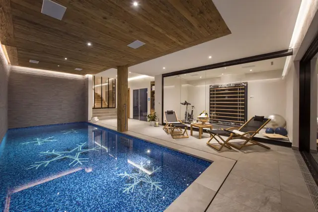 4-Bedroom Chalet with Heated pool, Sleeps 8